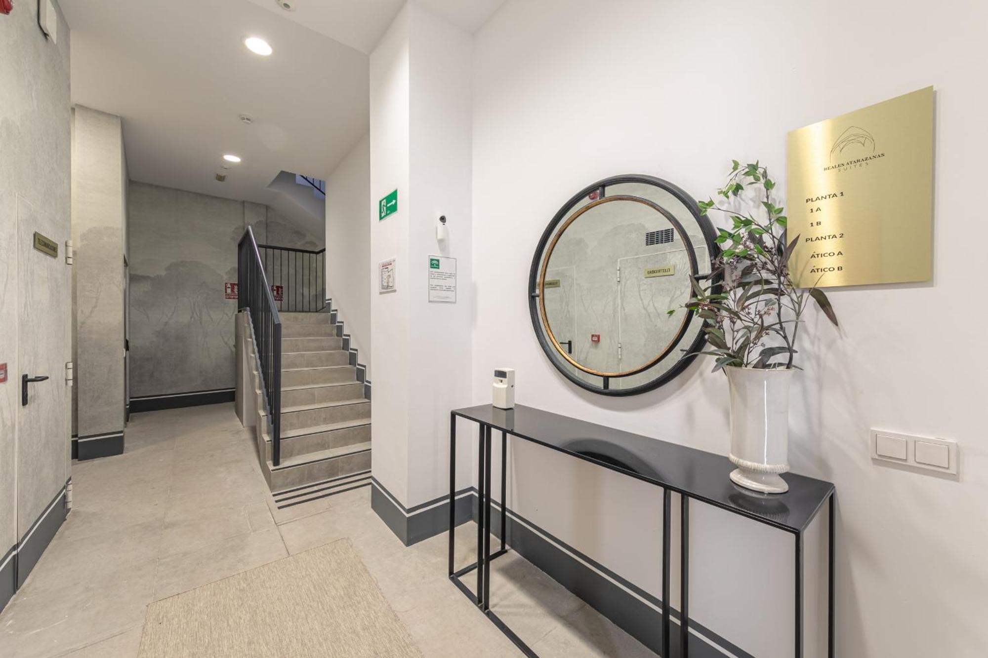 Green-Apartments Reales Atarazanas Suites Seville Exterior photo